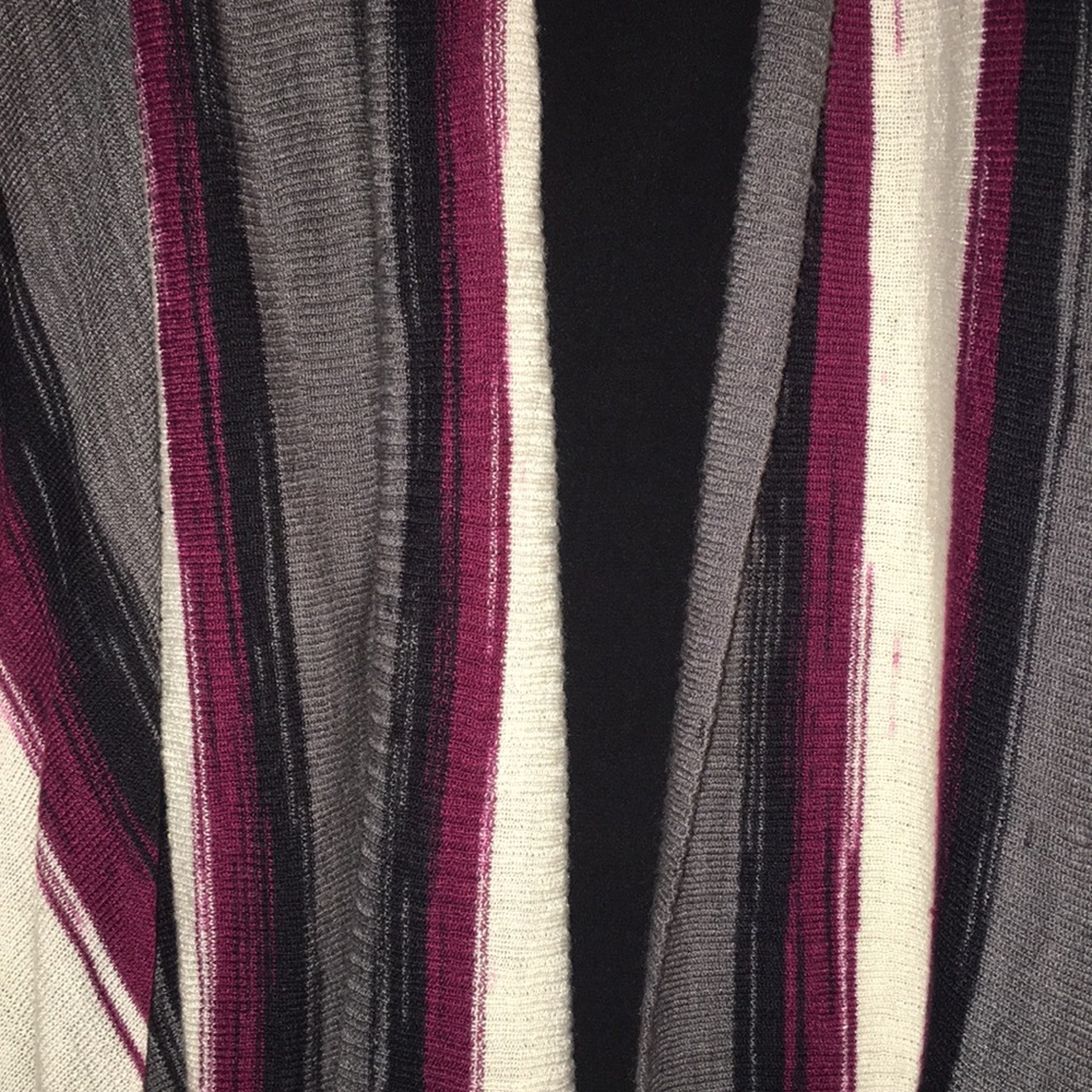 Sweater shrug & black tank - Picture 4 of 6